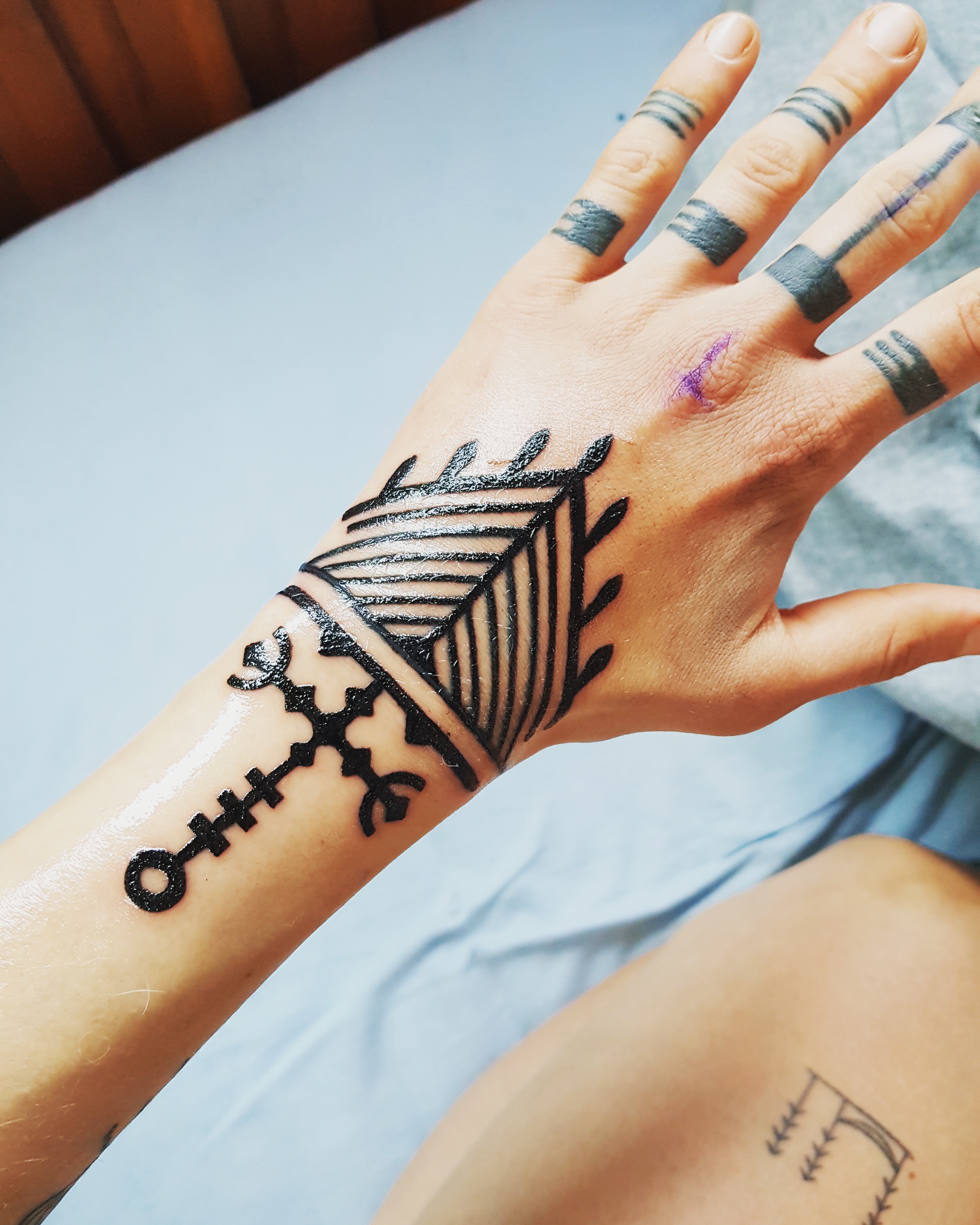Ottieni immagini Hand Cover Up Done By Matteo Pol At Antiek Tattoo Amsterdam ultima da parte di