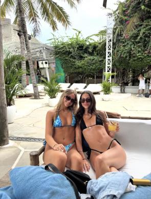 Bikini friends