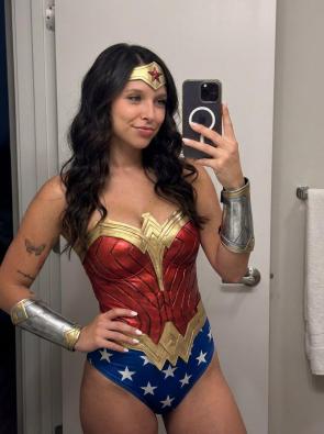 Wonderwoman (emily)