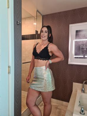 Cute lil black crop ✨️