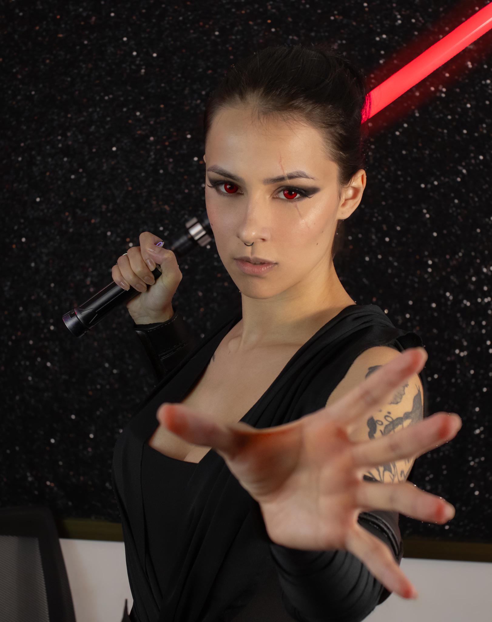 What if Rey chose the dark side? Darth Rey cosplay (by Nicky Brum) - Images