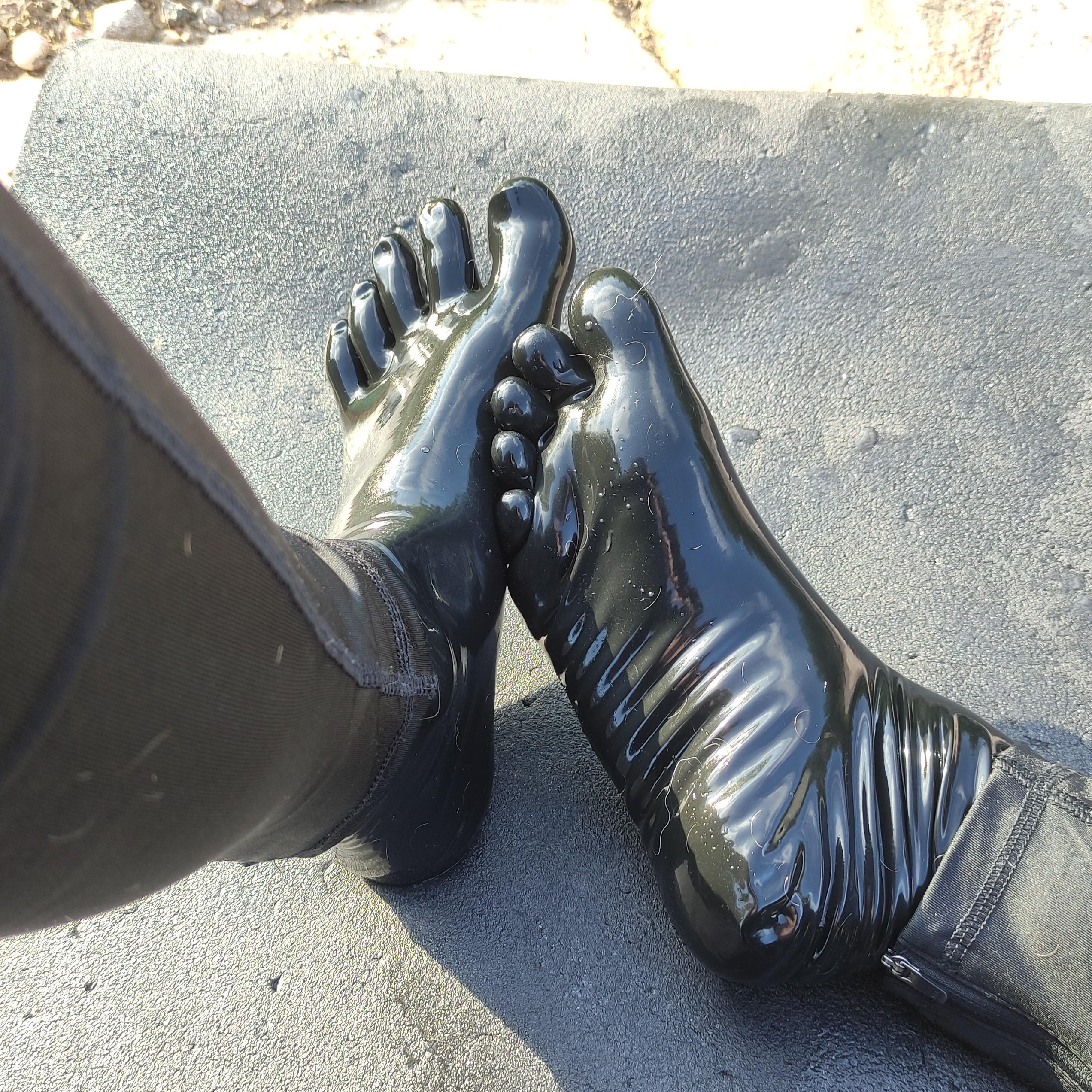 I cant be the only one obsessed with toe socks 🥵 : rShinyPorn