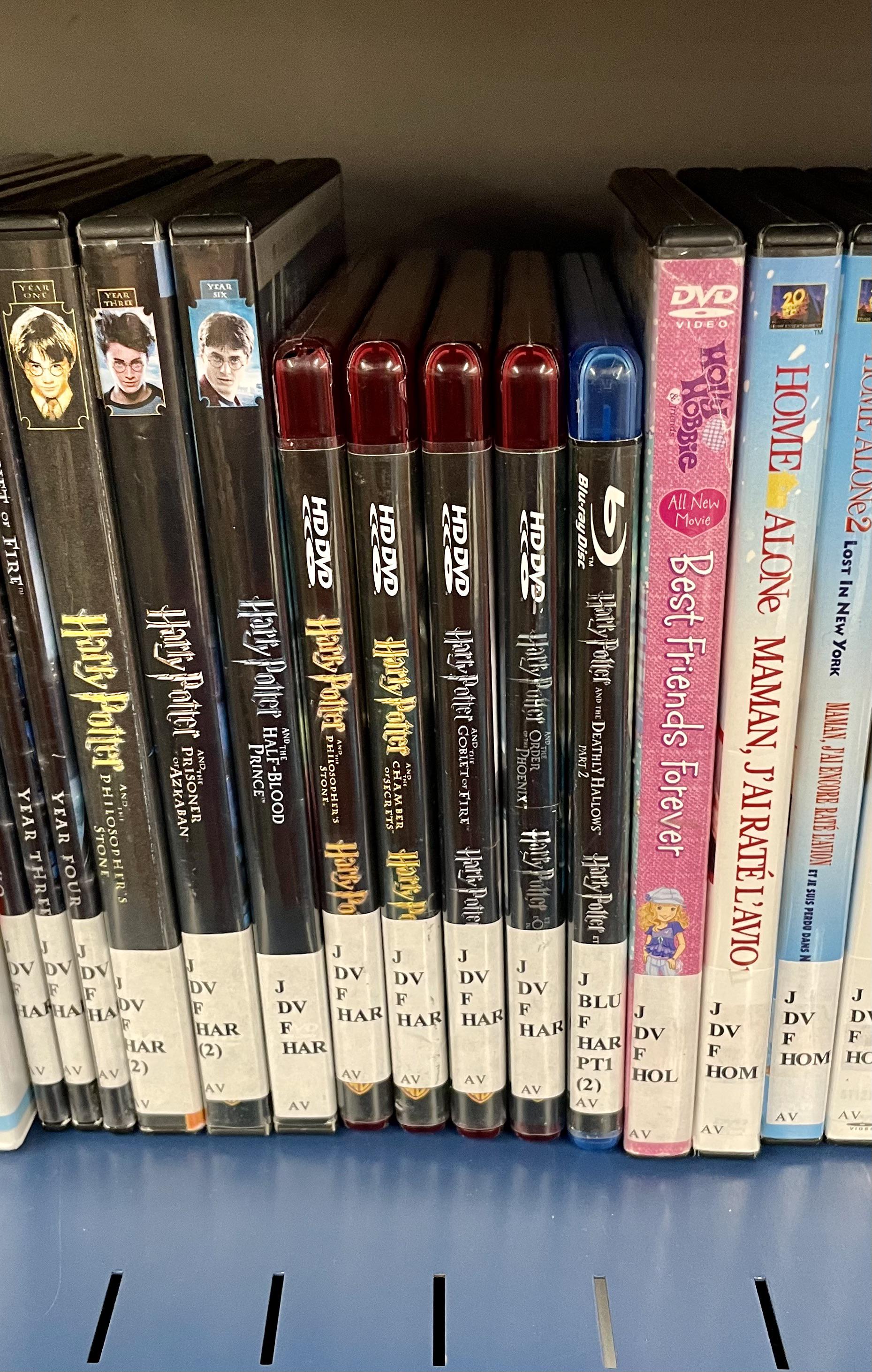 My local library has movies on HD-DVD : rmildlyinteresting