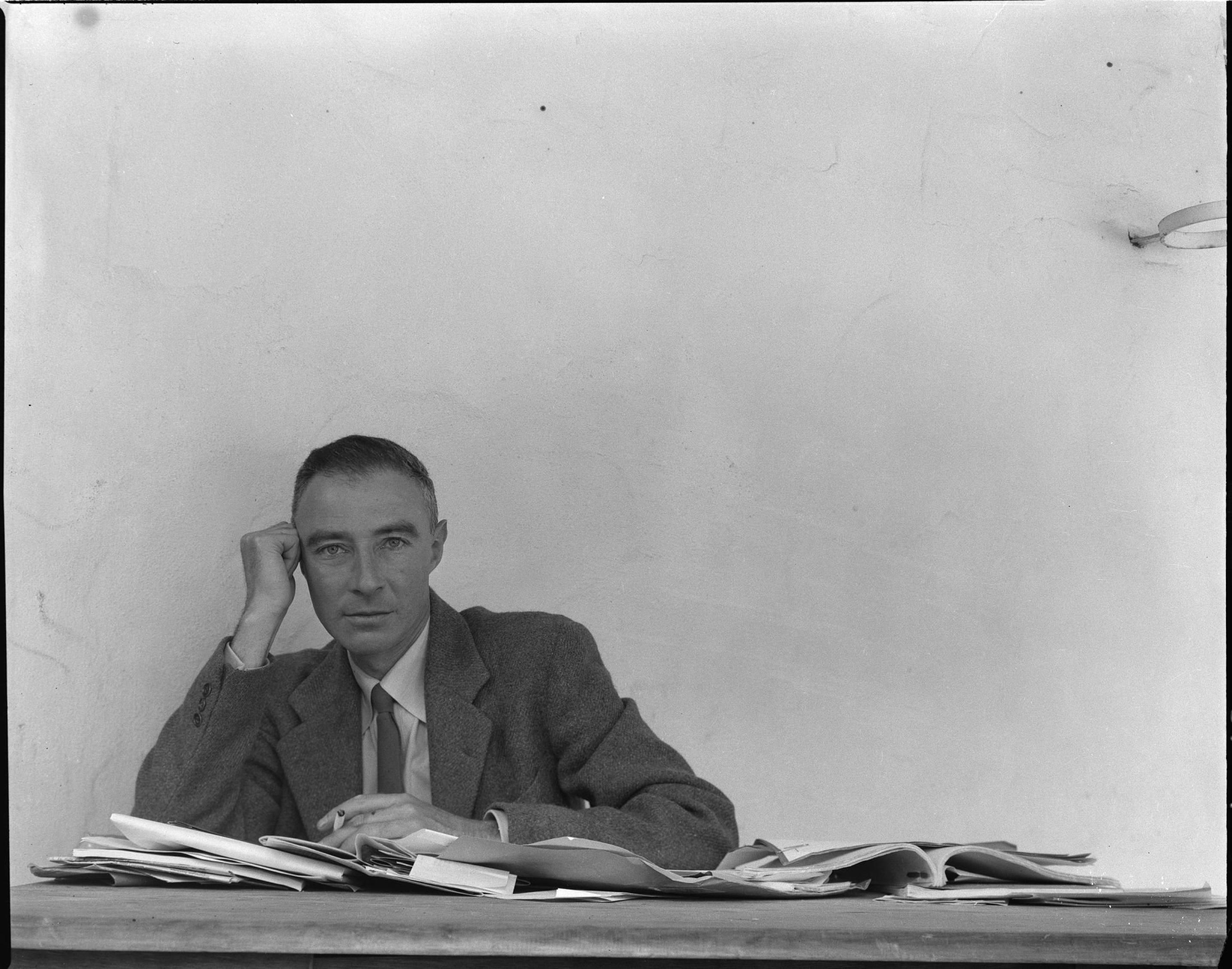 Portrait of American theoretical physicist Dr J Robert Oppenheimer by  Arnold Newman (Berkeley, California 1948) [2867x2255] : rHistoryPorn