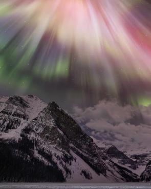I photographed an insane Aurora over Lake Louise, Banff, Canada [OC][901×1126]