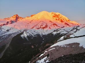 “Of all the fire mountains which like beacons, once blazed along the Pacific Coast, Mount Rainier is the noblest.”- John Muir. Sunrise at Mount Rainier National Park[OC][5184×3888]