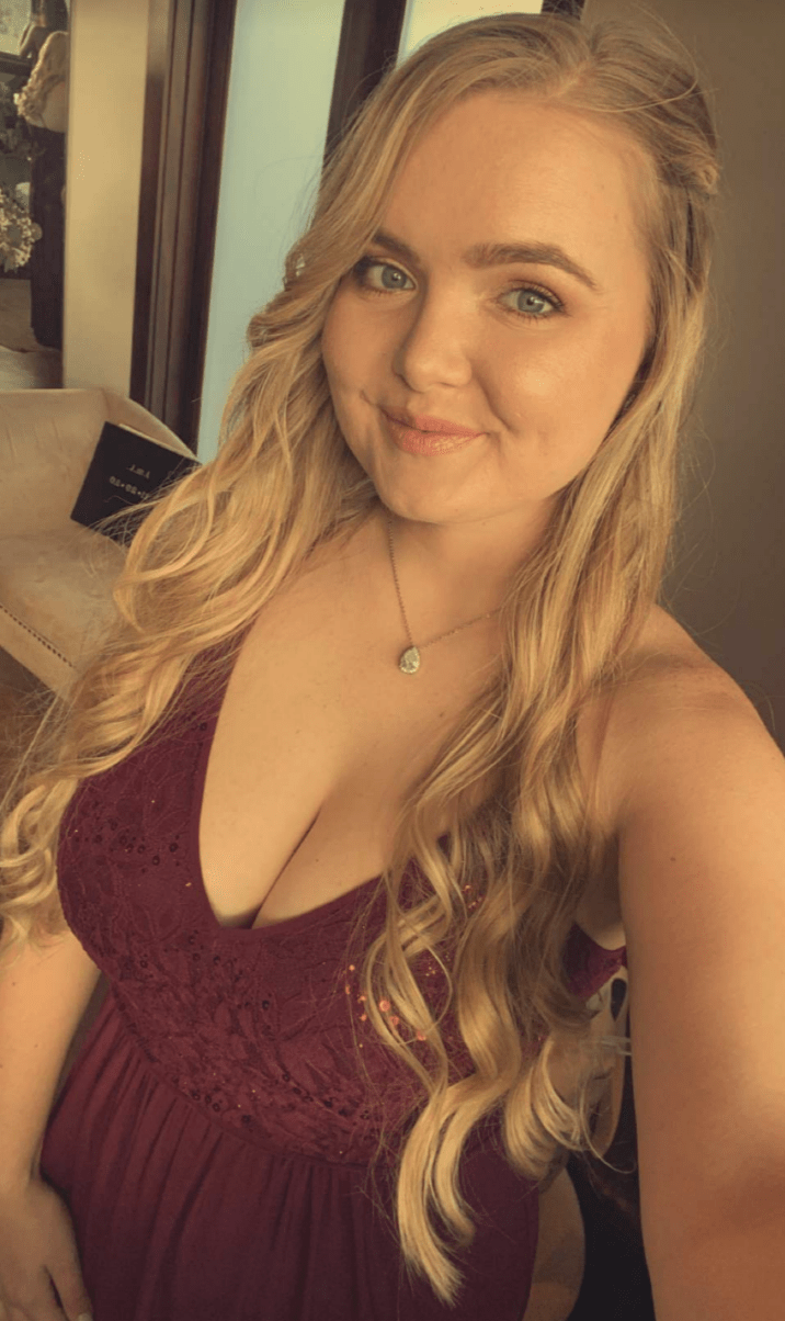 Only my dress is holding up my 36C tits : rbraless