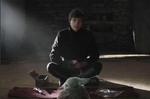 Luke giving Grogu a Choice