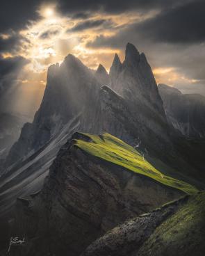 Shortly after sunrise in the Italian Dolomites [OC][1920×1536]