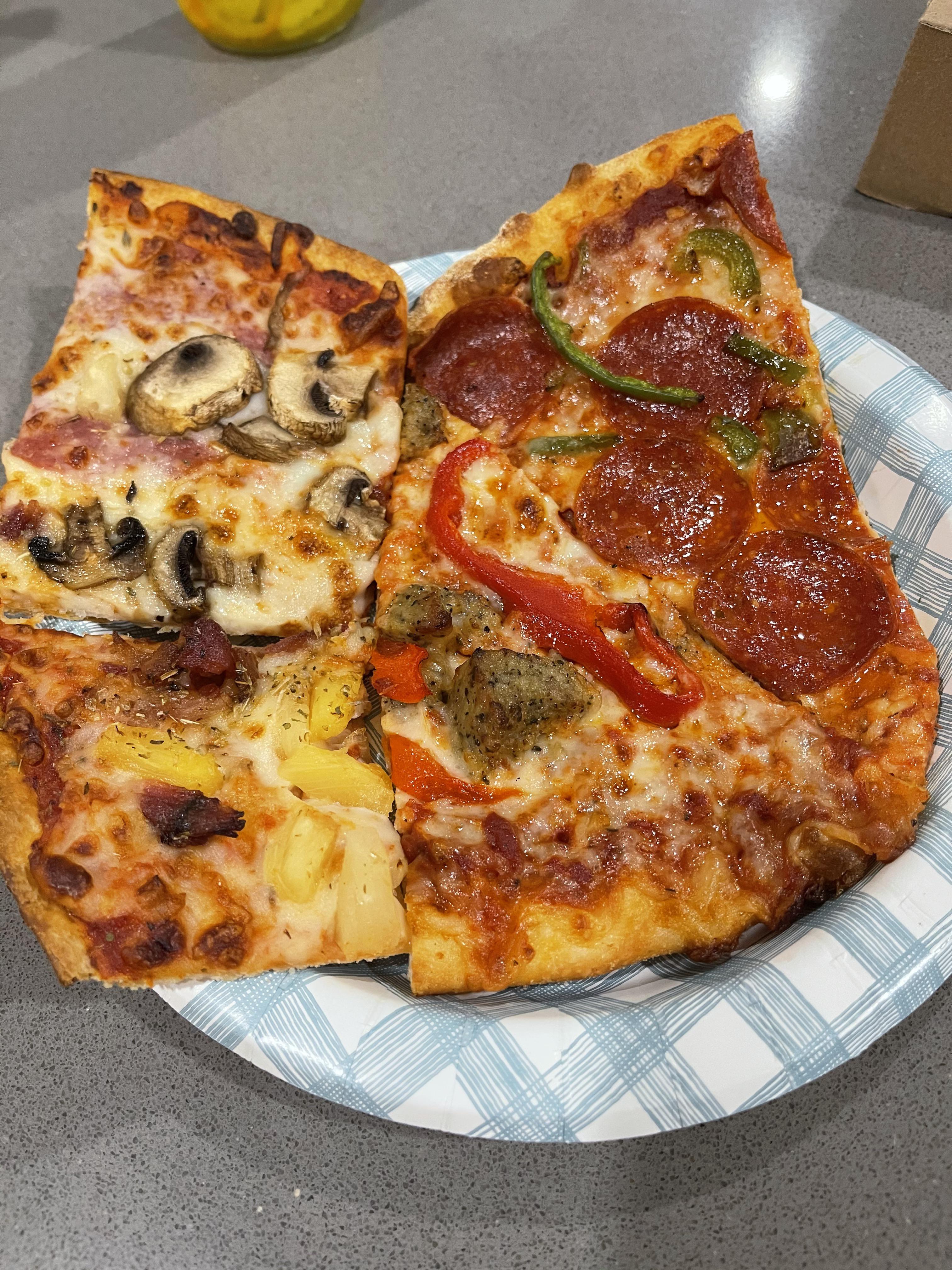 King of shitty food porn, IMO...can you ID which major pizza company made  this? : rshittyfoodporn