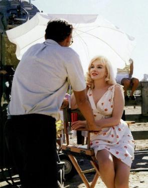 Marilyn Monroe with her husband Arthur Miller on the set of “The Misfits” in 1960. Miller wrote the story the film was based on. It was Clark Gable’s last movie. Photo by American photojournalist Eve Arnold.
