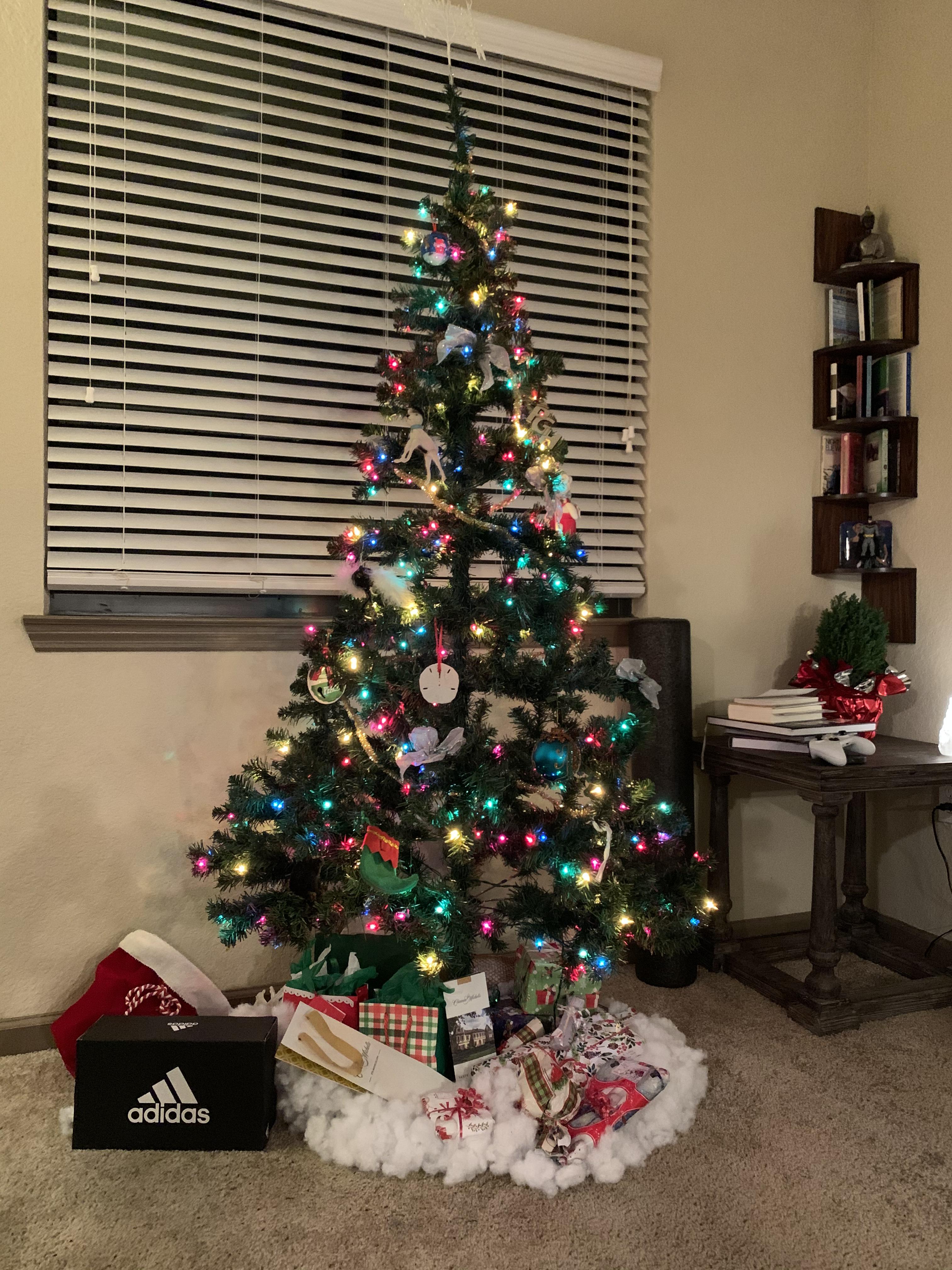 Used The Inside Cotton Of A Destroyed Dog Toy To Dress Up Our Christmas Tree With Snow Zerowaste