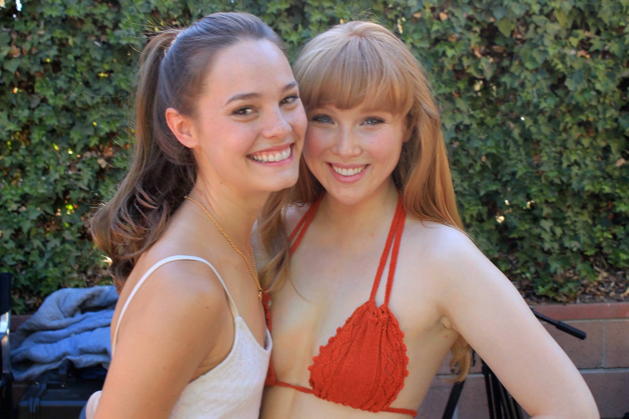 Molly Quinn Bikini Mecmue