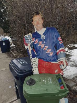 Wayne Gretzky, from the GOAT to The Great Traitor.