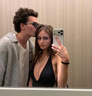 Mirror selfie – IG Story April 2026