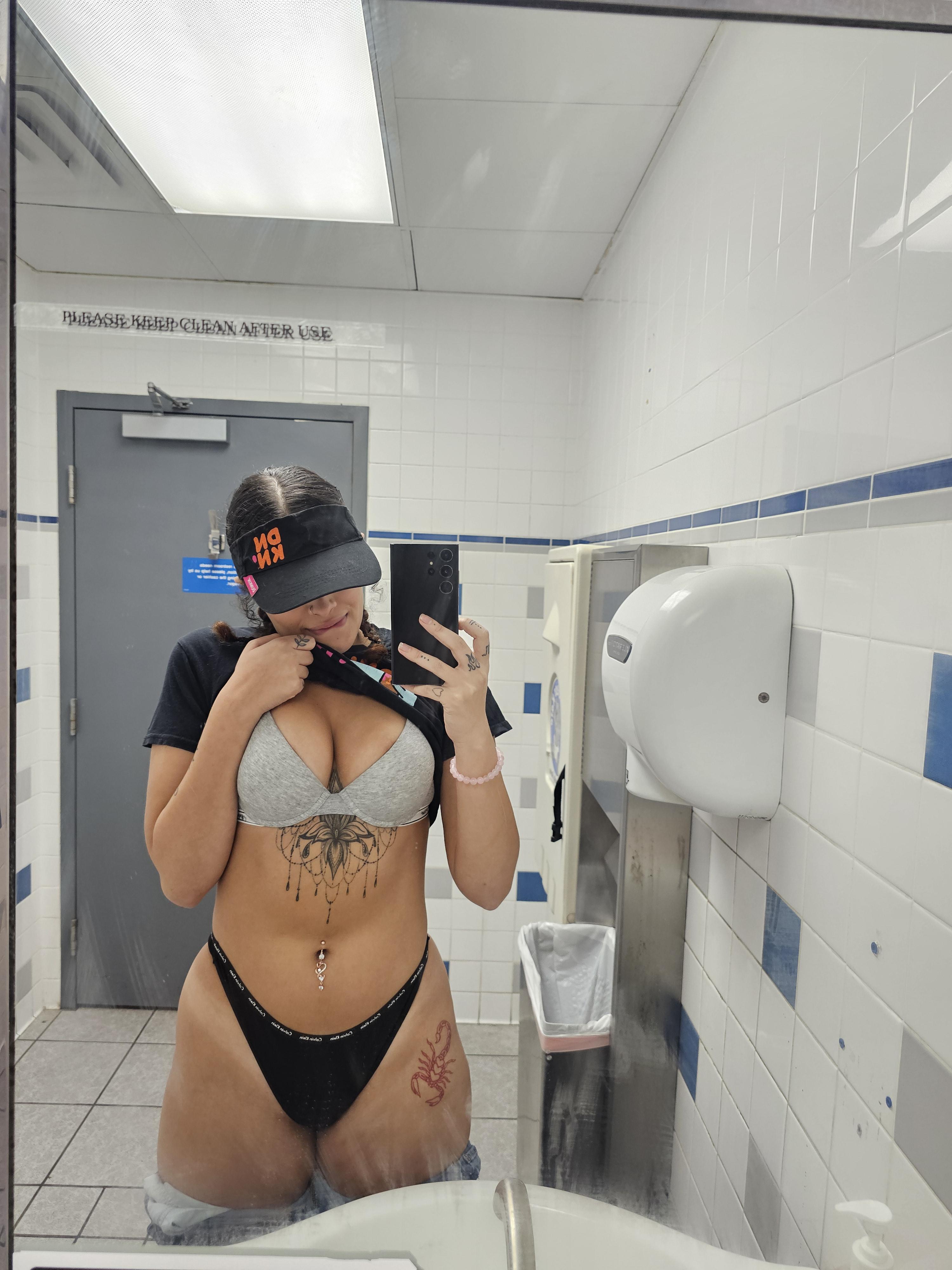 🙈 I think its Q&A timeee. Comment some questions and Ill answer them  below! 👇🏼 : uariaxxo