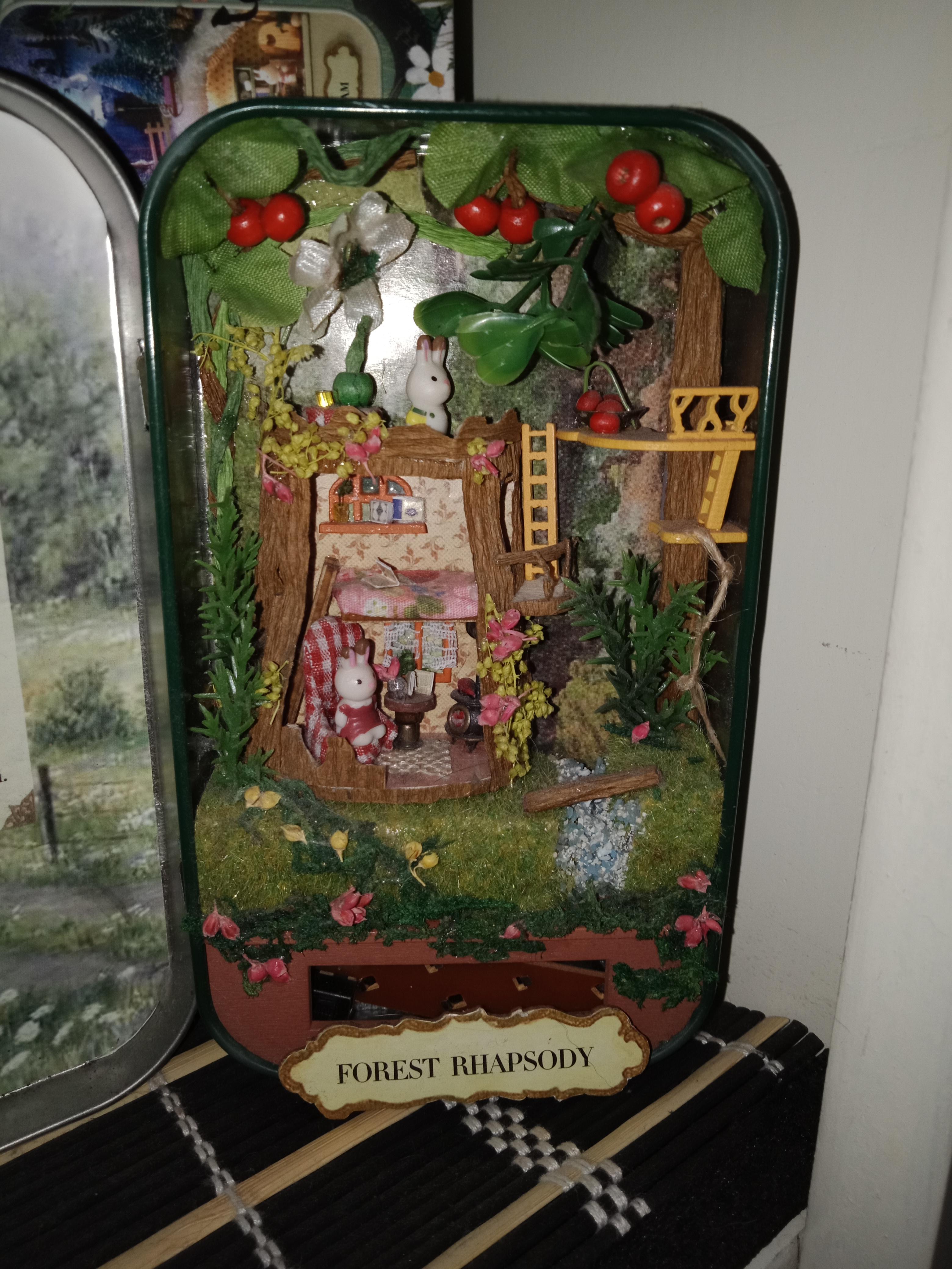 This is the first miniature scene i ever made. it was a diy kit from the internet. so much fun