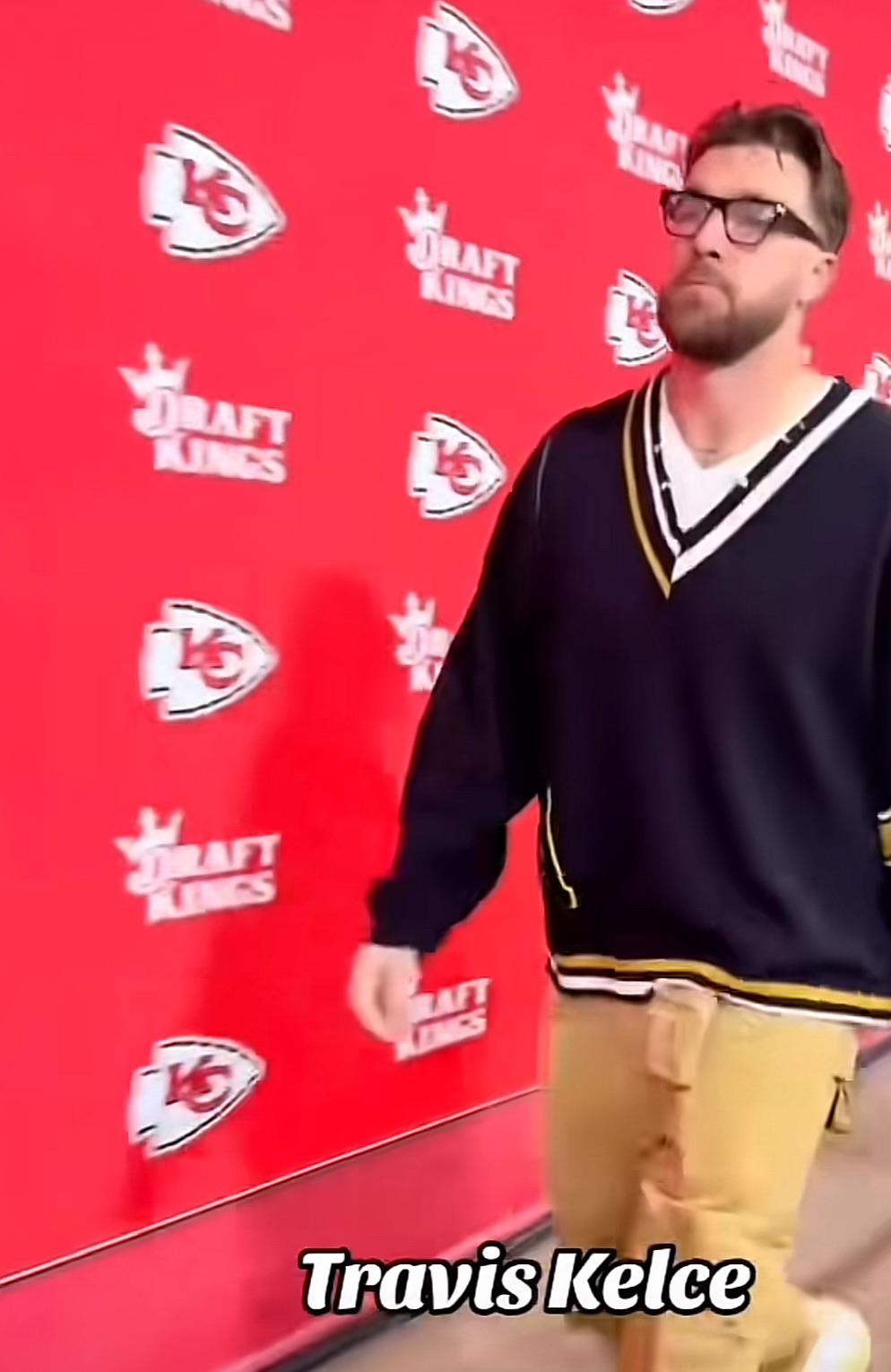 I cant do this anymore… what is he wearing…. : rtravisandtaylor
