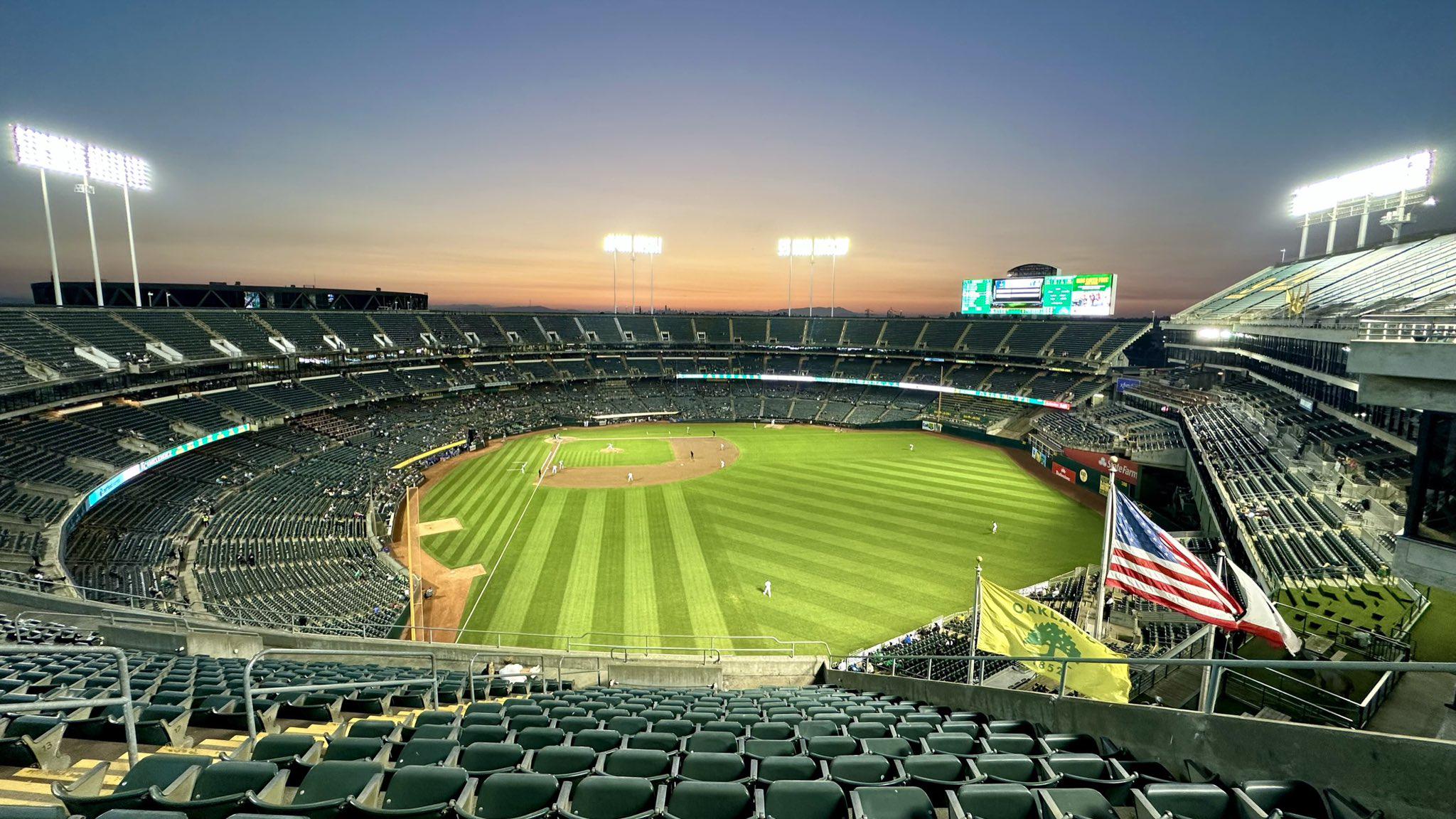 Oakland–Alameda County Coliseum. Oakland, California : rstadiumporn