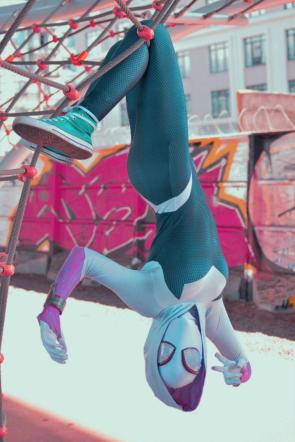 Spider-Gwen Cosplay