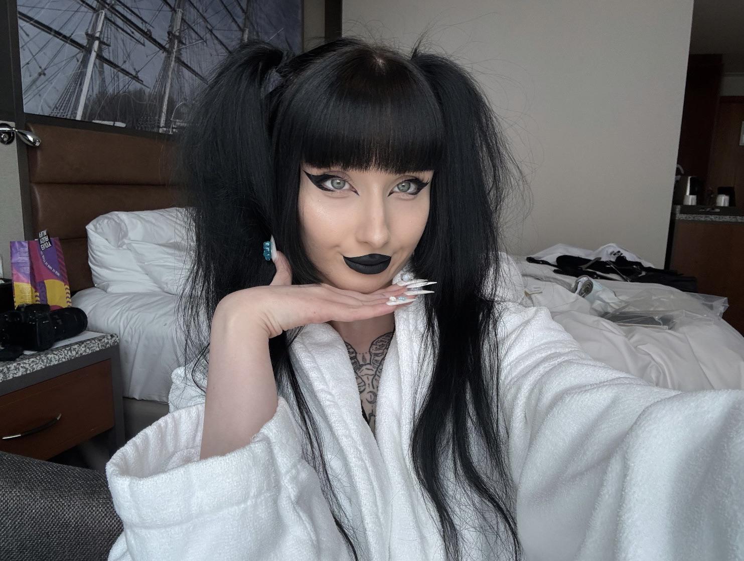 good morning from the rainiest greyest day in London : uravenalternative