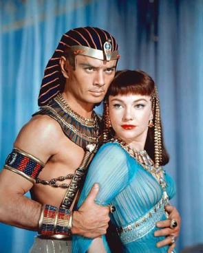 Yul Brynner as Rameses and Anne Baxter as Nefretiri in “The Ten Commandments”, 1956 – Directed by Cecil B. DeMille