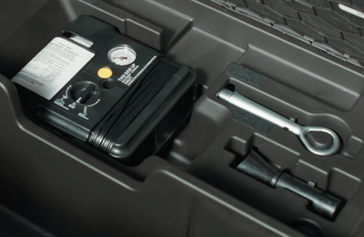 2015 acura tsx trunk kit (black plastic thing bottom right)