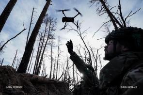 Guardsmen of 12th NGU Brigade “Azov” launch a drone in Kreminna Forest [1280×853]