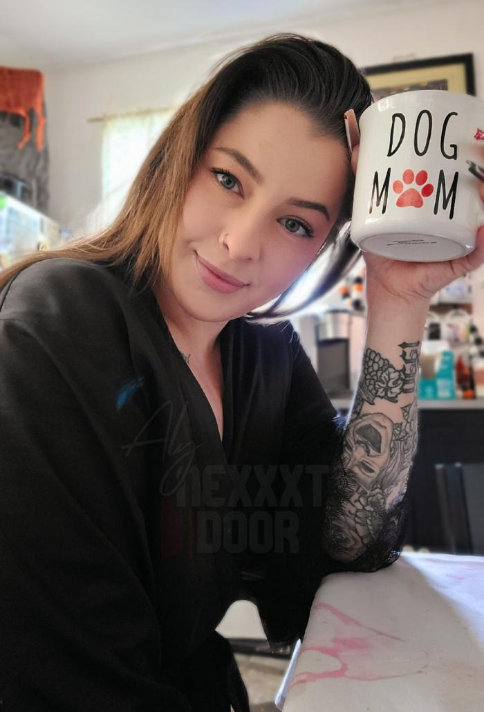 msalynextdoor