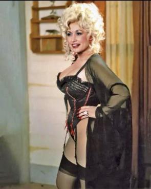 Dolly Parton in 1982