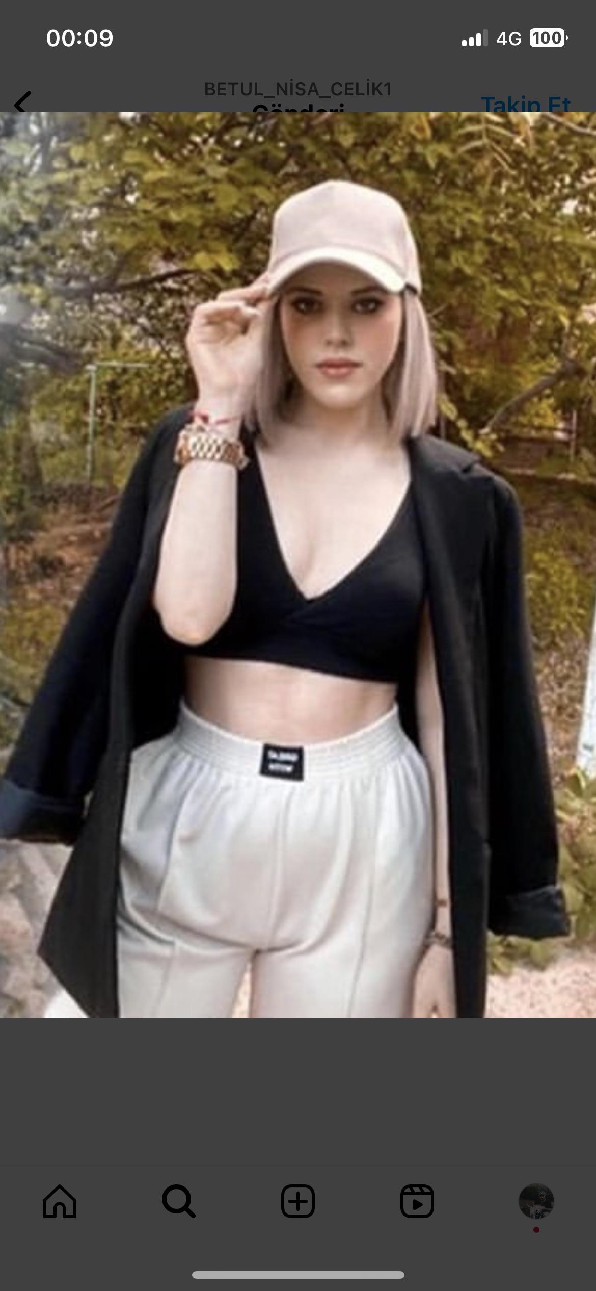 İstanbulda özel bir okulda İspanyolca öğretmeni 28 yaşındaki Betül Nisa  Ç., 7nci sınıf öğrencisi 14 yaşındaki Muhammed Aya cinsel istismarda  bulundu. : rTurkey