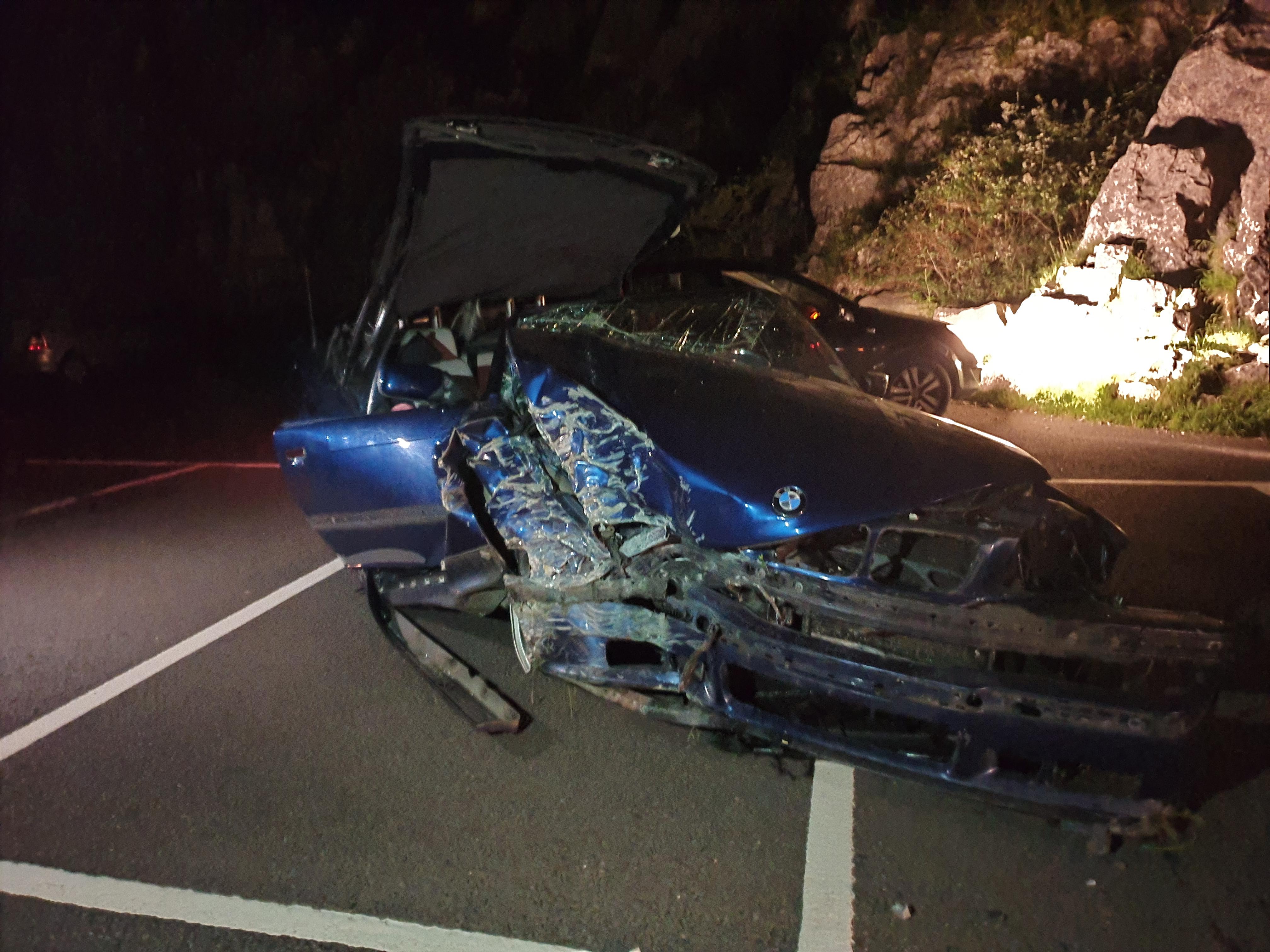 Friend crashed his e36 today right into a rock, luckily got away with