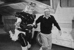 Mel Brooks who co-wrote, directed, and starred in ‘Spaceballs’ sharing a laugh behind the scenes with John Candy, 1987