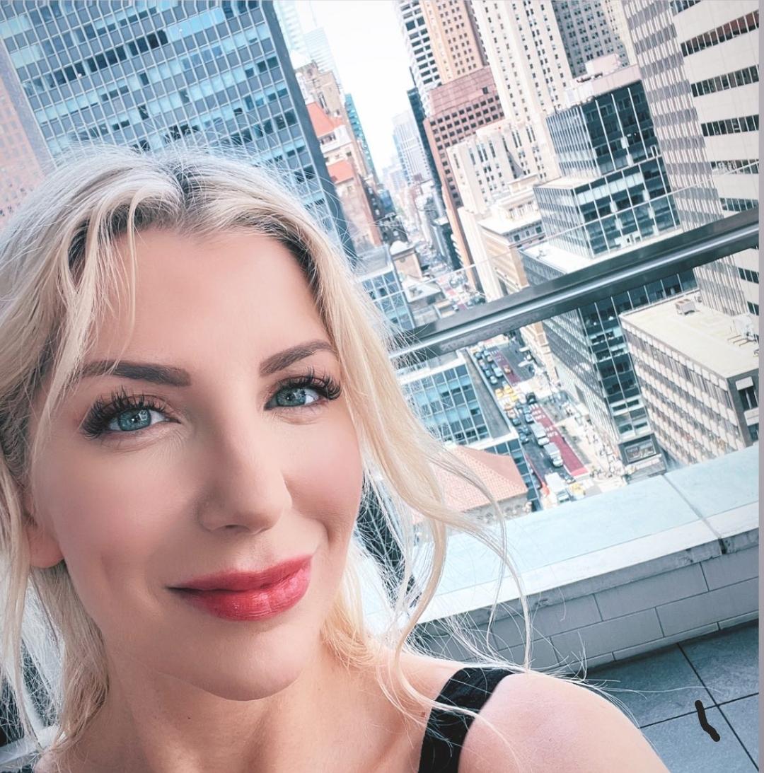 Ashley Fires : rFamousFaces