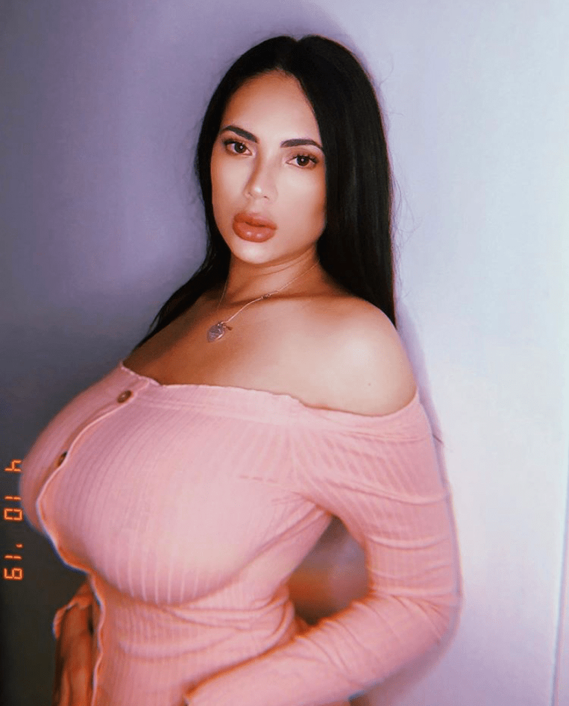 Sanna meira : r/biggerthanherhead