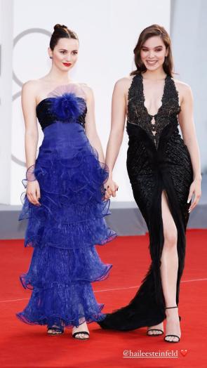 Maude Apatow and Hailee Steinfeld