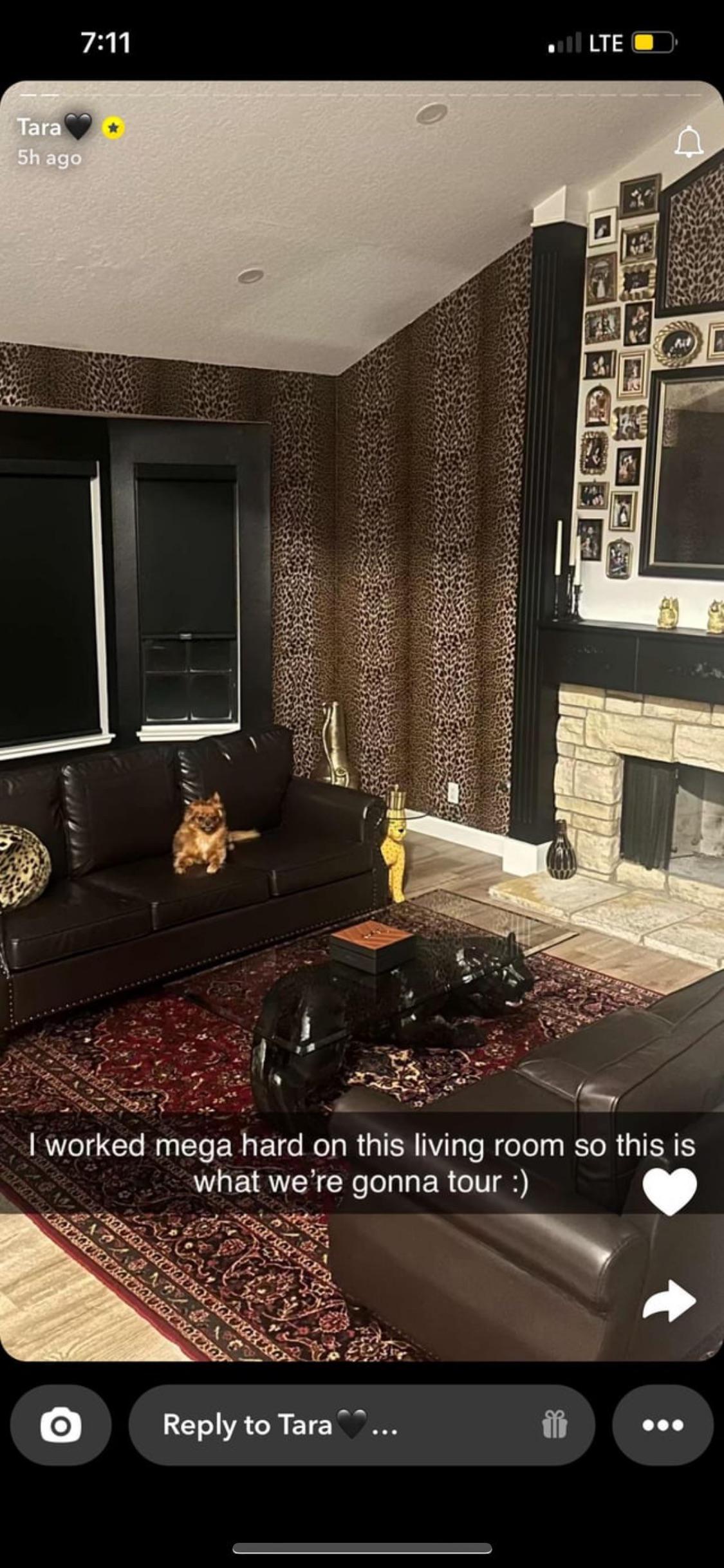 Tara Yummys hideous living room : rLAinfluencersnark