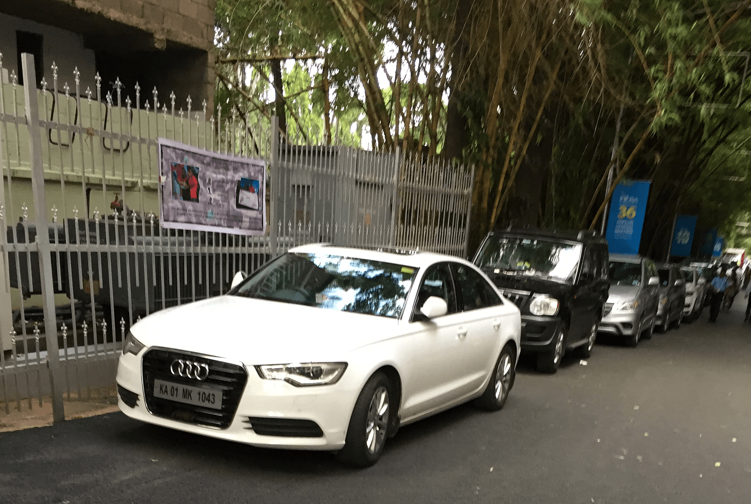 Why Do So Many People Drive Large Luxury Cars On Congested