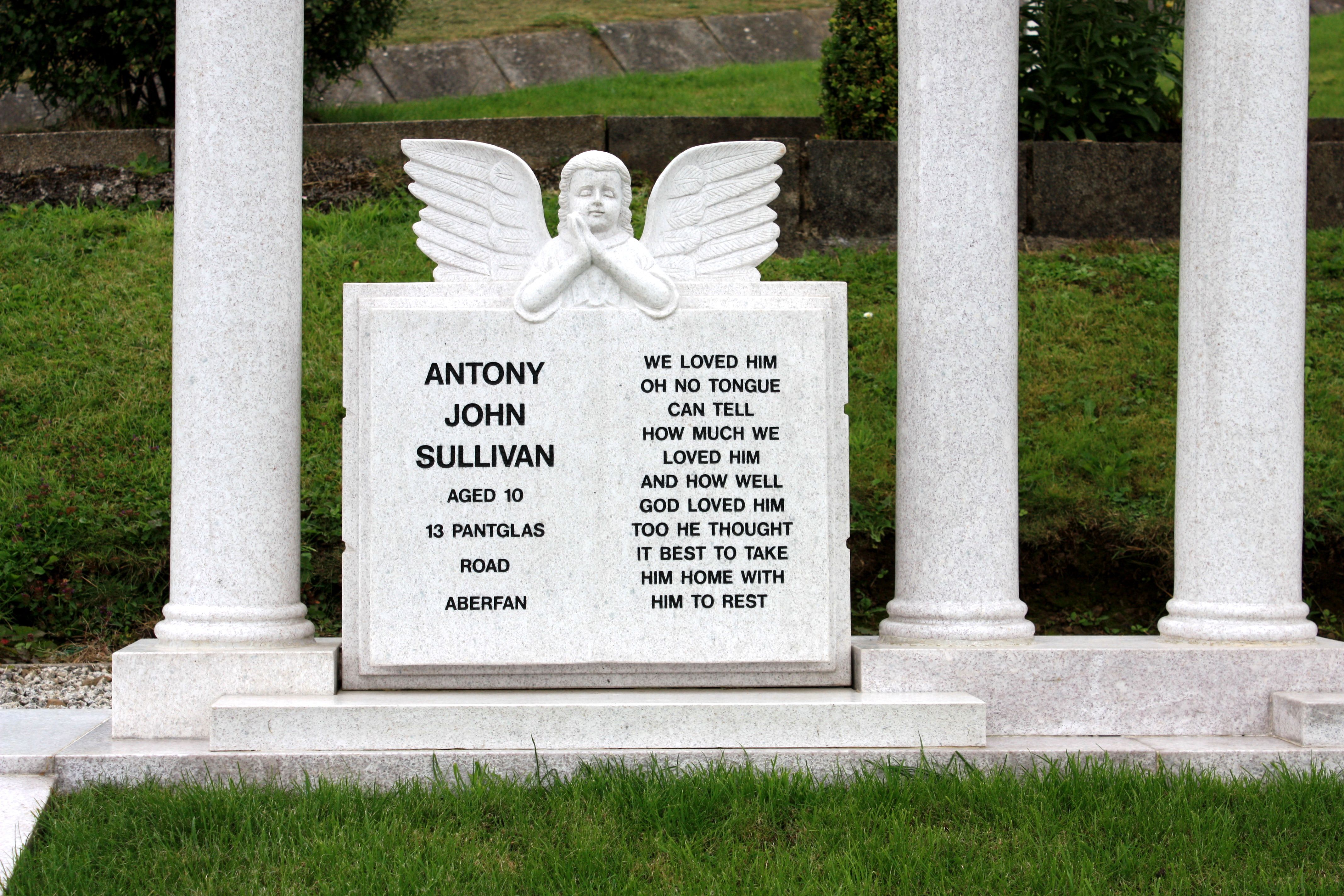 Most of those who died are buried in the station hill cemetery and is well worth a visit. Memorial To One Of The Many Young Victims Of The Aberfan Disaster Aberfan Wales Cemeteryporn