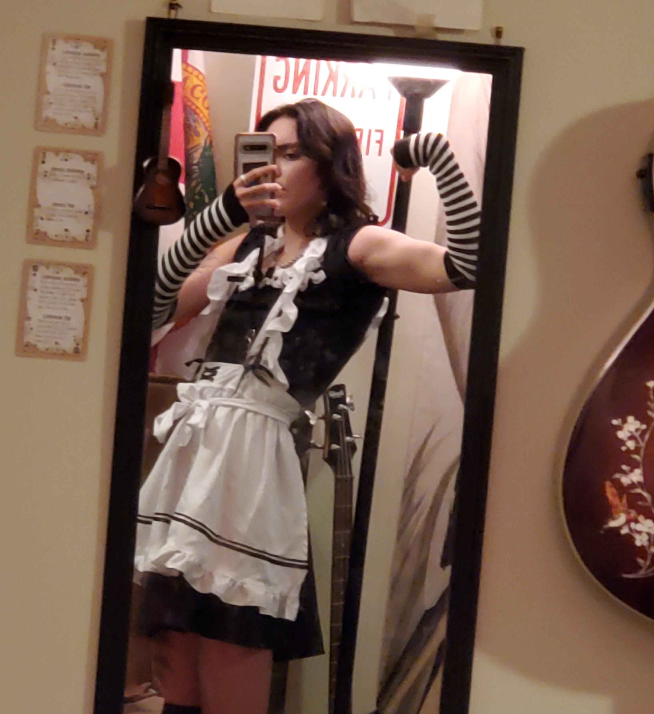 My femboy roommate - video gallery