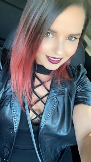 On a little outing with a friend and felt cute.