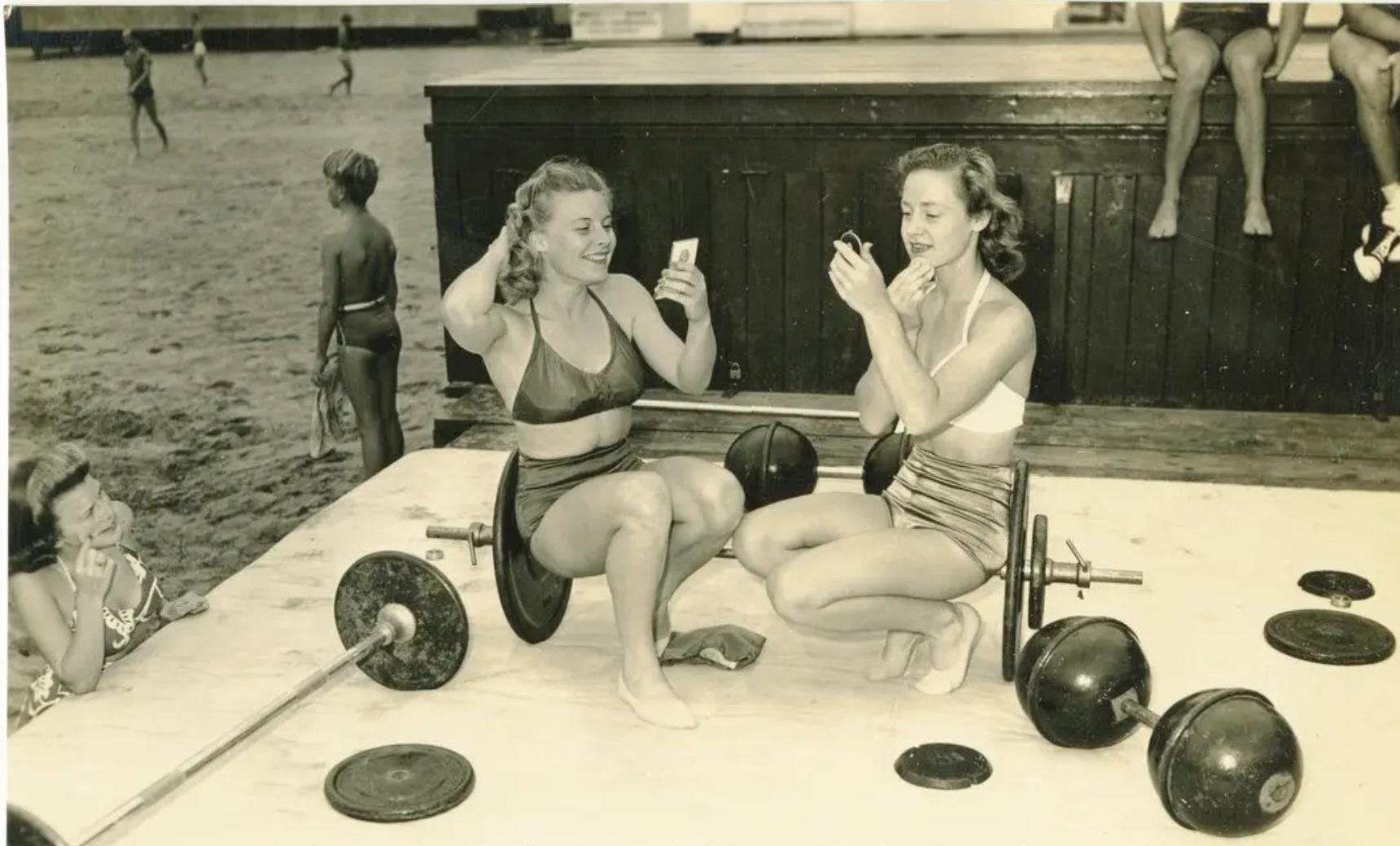 WeightlifterStunt woman Relna Brewer Mcrae And her best friend Stockton  fix their makeup in their training spot, Santa Monica, California, circa  1946-7 [1720x1040] : rHistoryPorn
