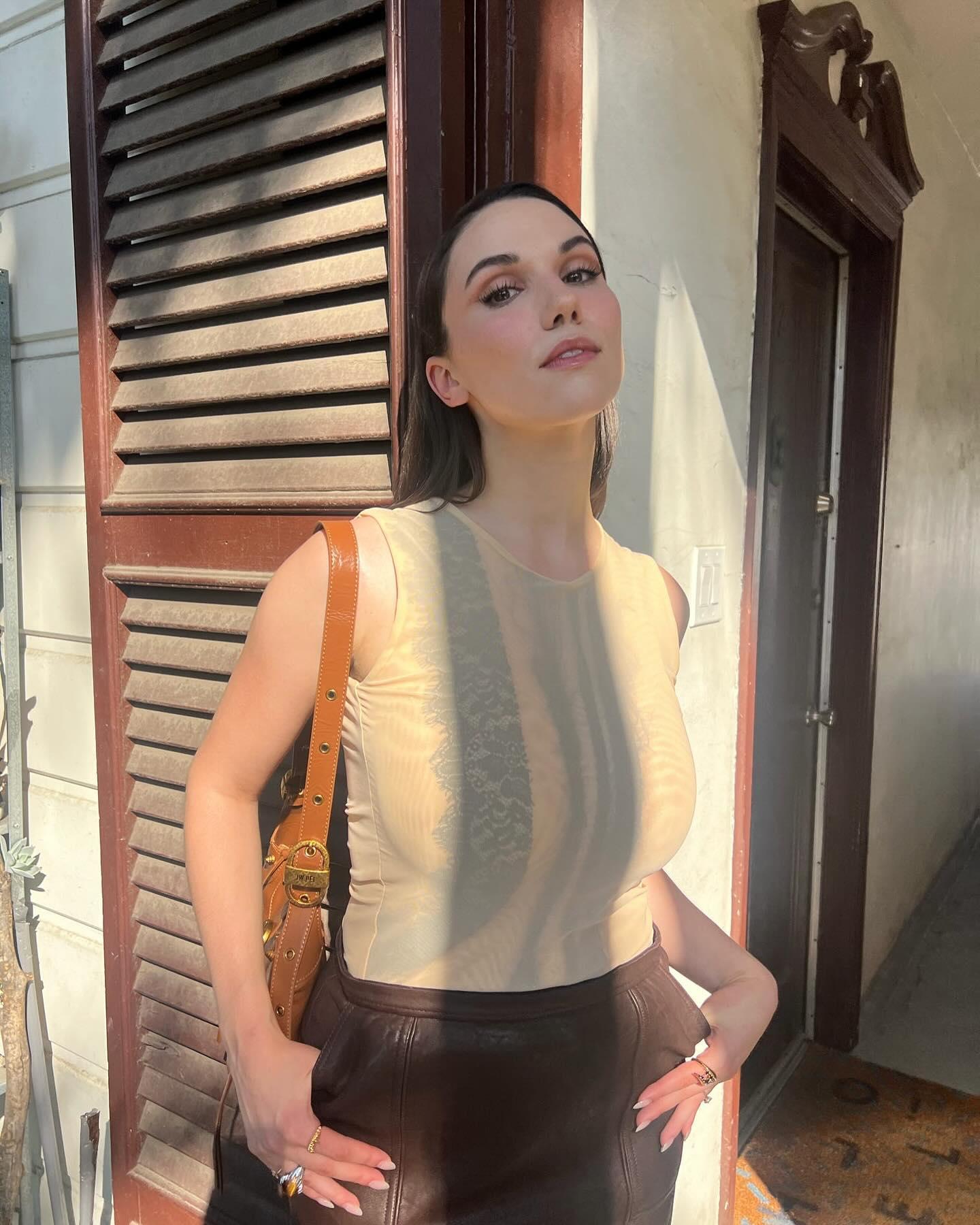 Grace Caroline Currey - Images