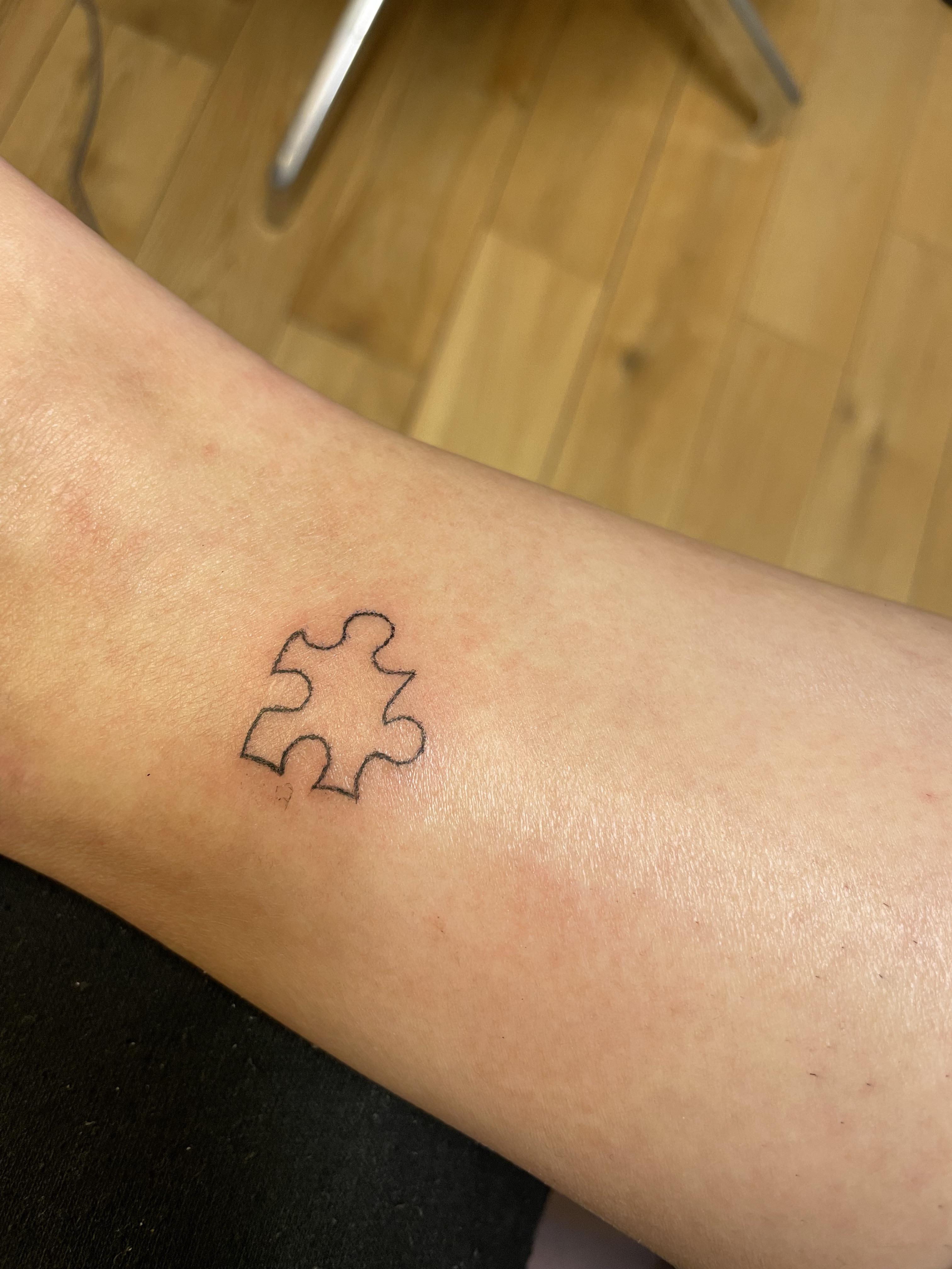 First Snp, Was Going To Start Even Smaller But Went “Oh What The Hell”. Any Tips For Doing Curves More Smoothly? : R/Sticknpokes 4032_x_3024_jpg