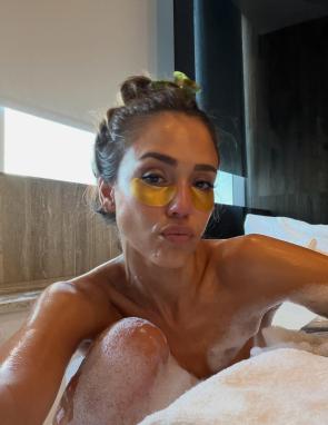 Jessica in the bathtub | IG | March 2026