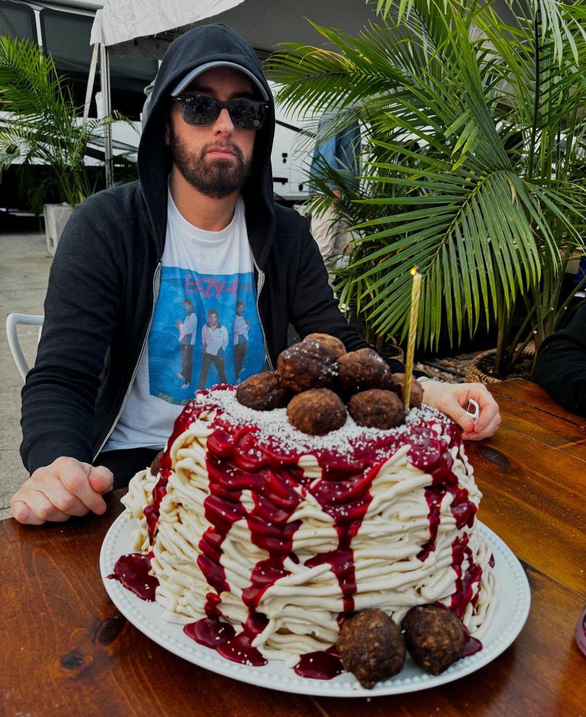 Eminem celebrating his 52nd Birthday. : rpics
