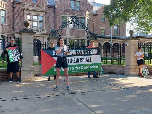 Protest at Minnesota governor's&nbsp;mansion demands divestment from apartheid&nbsp;Israel.&nbsp;| Khrys Wetzel/Fight Back! News