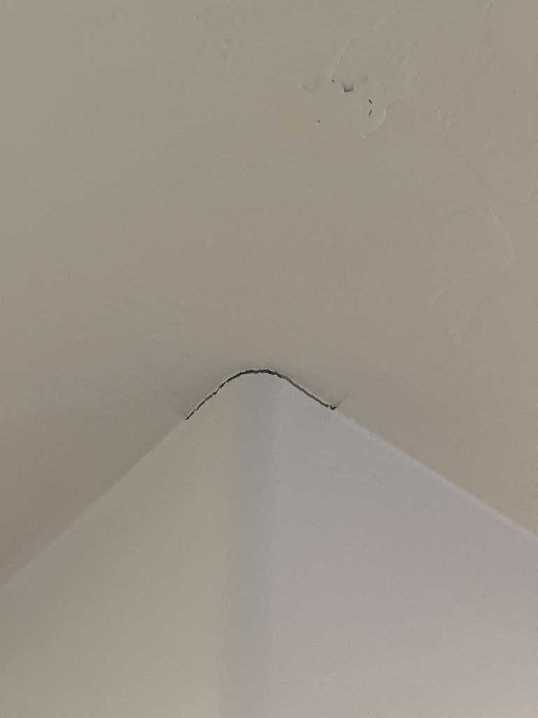 Crack Between Ceiling And Wall Diynot Forums - Minimal Wallpapers - Stunning Desktop Collection