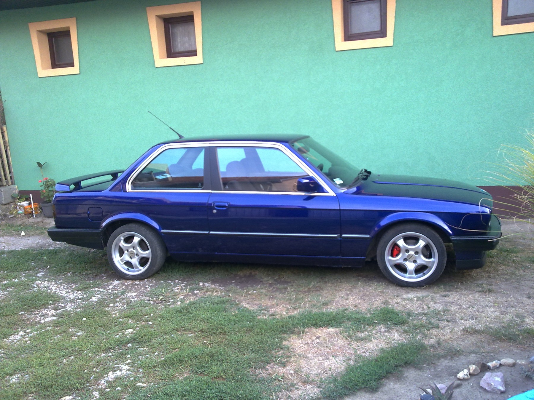 benefits of rear spoiler in cars - physics stack exchange on what are the benefits of a spoiler on a car