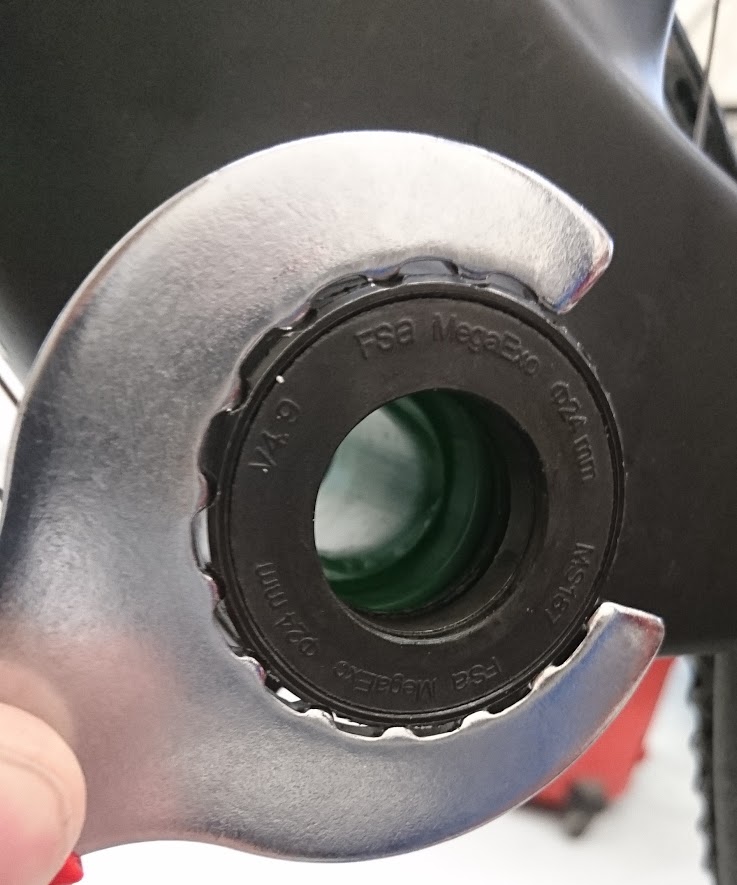 Removing Old Bottom Bracket Kinetics - Best Minimal Wallpapers in Desktop